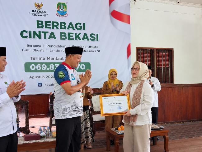 Wali Kota Bekasi Berikan Penghargaan kepada Qualita Indonesia dalam Kegiatan BAZNAS